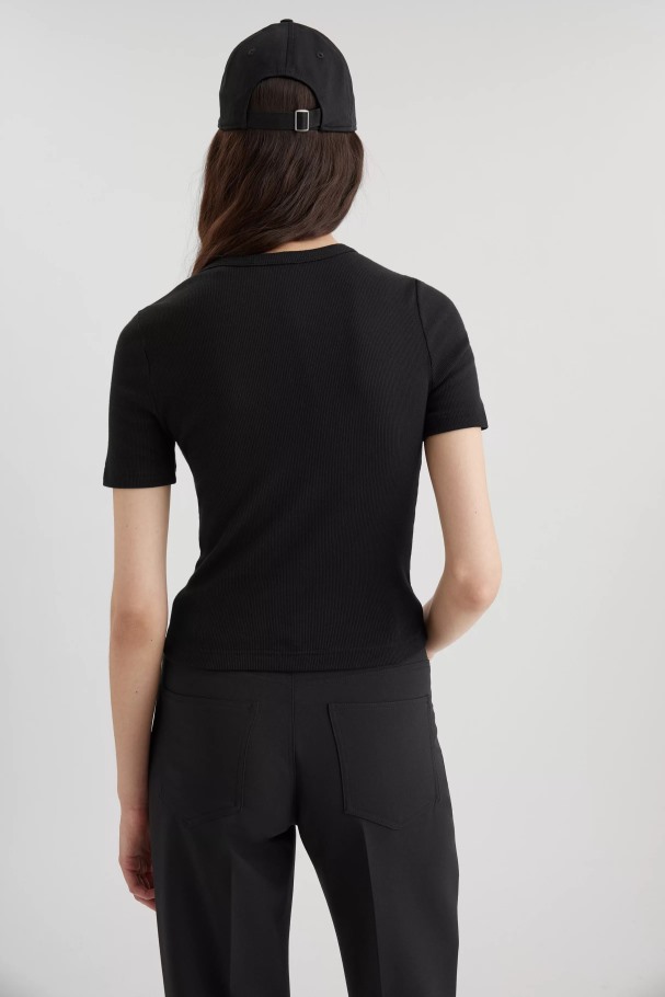 Axel Arigato Svart Signatur Slim Rib T-skjorte