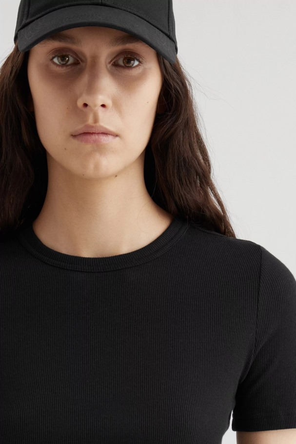 Axel Arigato Svart Signatur Slim Rib T-skjorte