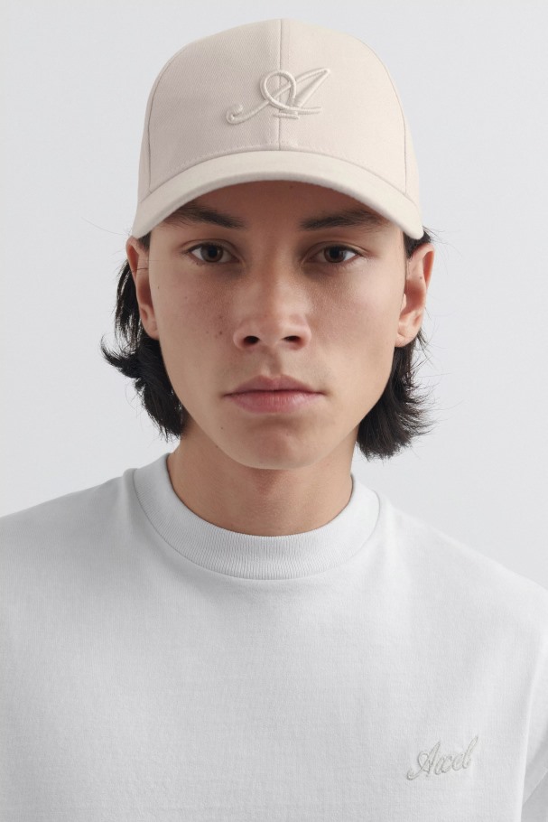 Signaturhette Axel Arigato Ecru