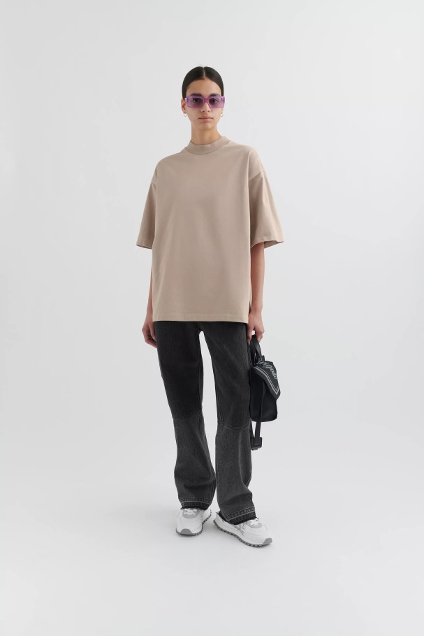 Formel Oversized T-skjorte Lys Taupe Axel Arigato
