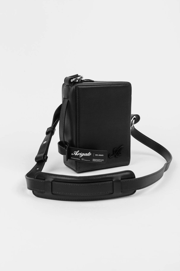 Kubisk Skinnveske Svart Axel Arigato