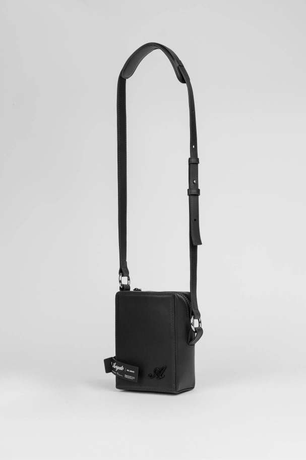 Kubisk Skinnveske Svart Axel Arigato