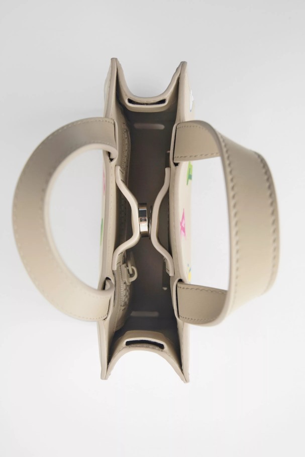 Axel Arigato Egenskap Monogram Skinnveske Blek Beige