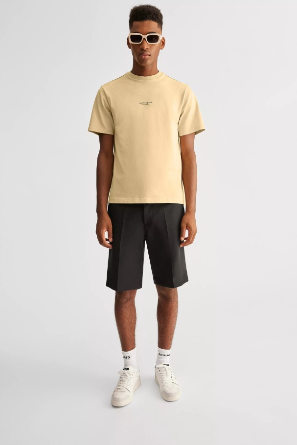 Focus Logo T-skjorte Naturlig Gul Axel Arigato