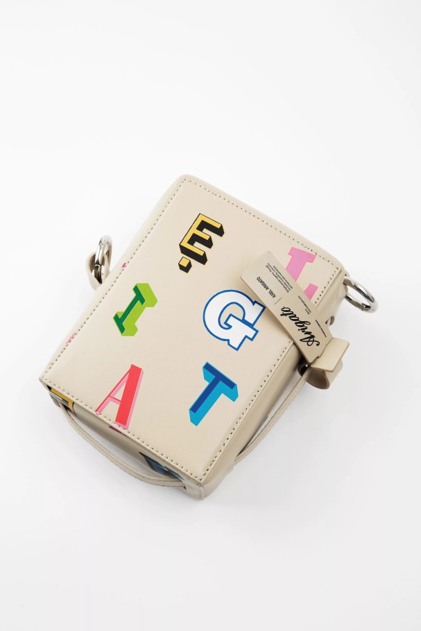 Kubisk Monogram Skinnveske Axel Arigato Blek Beige