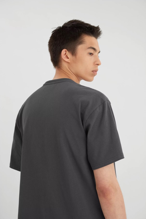 Axel Arigato Falmet Svart Voyage T-skjorte