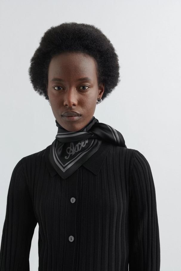 Axel Arigato Signatur Silkeskjerf I Svart Vulkansk Ask