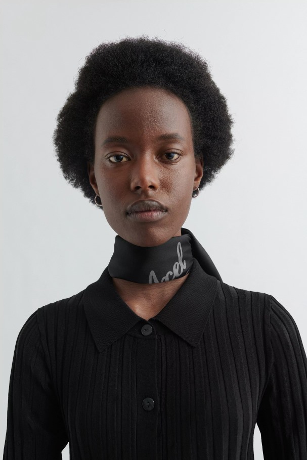 Axel Arigato Signatur Silkeskjerf I Svart Vulkansk Ask