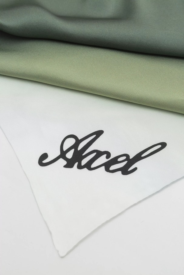 Prisme Silke Skjerf Belgisk Blokk Mørkegrønn Axel Arigato