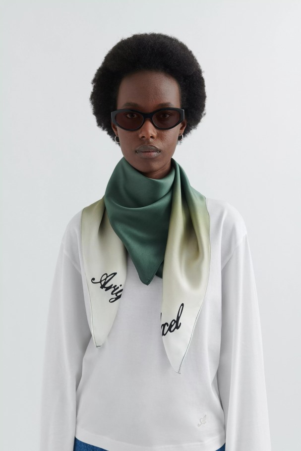 Prisme Silke Skjerf Belgisk Blokk Mørkegrønn Axel Arigato