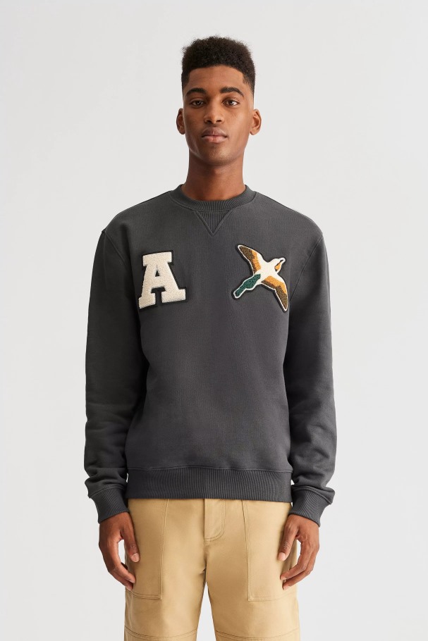 axel_arigato_bleknet_svart_varsity_bee_bird_sweatshirt.jpg Axel Arigato Bleknet Svart Varsity Bee Bird Sweatshirt - Bilde 1