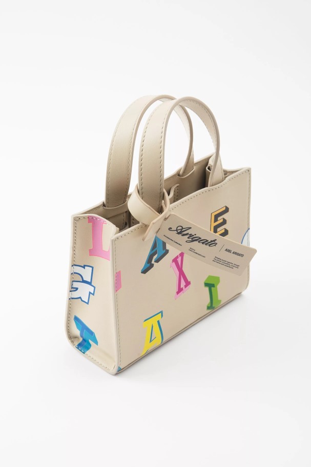 axel_arigato_egenskap_monogram_skinnveske_blek_beige.jpg Axel Arigato Egenskap Monogram Skinnveske Blek Beige - Bilde 1