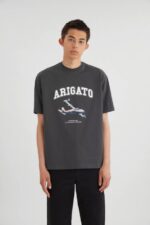 Axel Arigato Falmet Svart Voyage T-skjorte