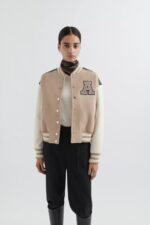 Eføy Varsity Jakke Blek Beige Svart Axel Arigato