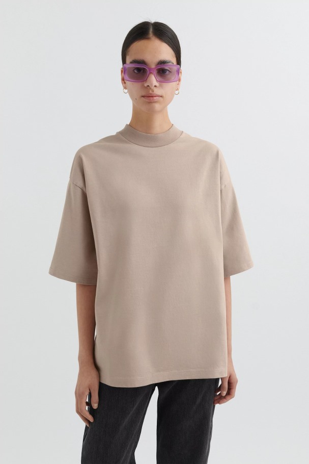 formel_oversized_t_skjorte_lys_taupe_axel_arigato.jpg Formel Oversized T-skjorte Lys Taupe Axel Arigato - Bilde 1