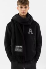 Logo B Bel Skjerf Svart Axel Arigato